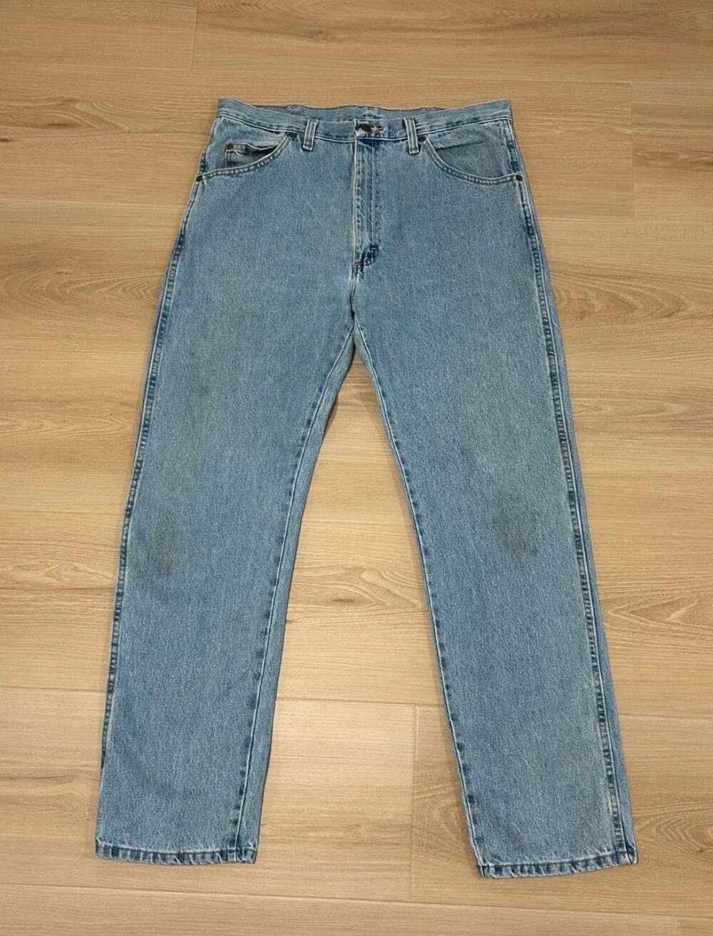 Wrangler Rugged Wear Relaxed Fit Jeans Size 36x32 Light Wash Denim